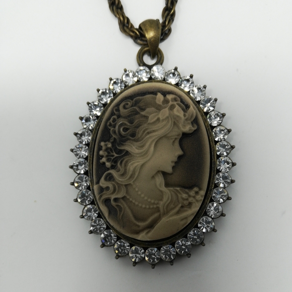Frosted Victorian Lady Cameo Brooch 26" Necklace - Picture 4 of 5